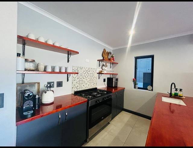 3 BEDROOM TOWNHOUSE FOR SALE IN DE ZOETE INVAL